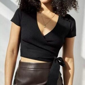 Little Moon • aritzia • size XXS • black prunella wrap top